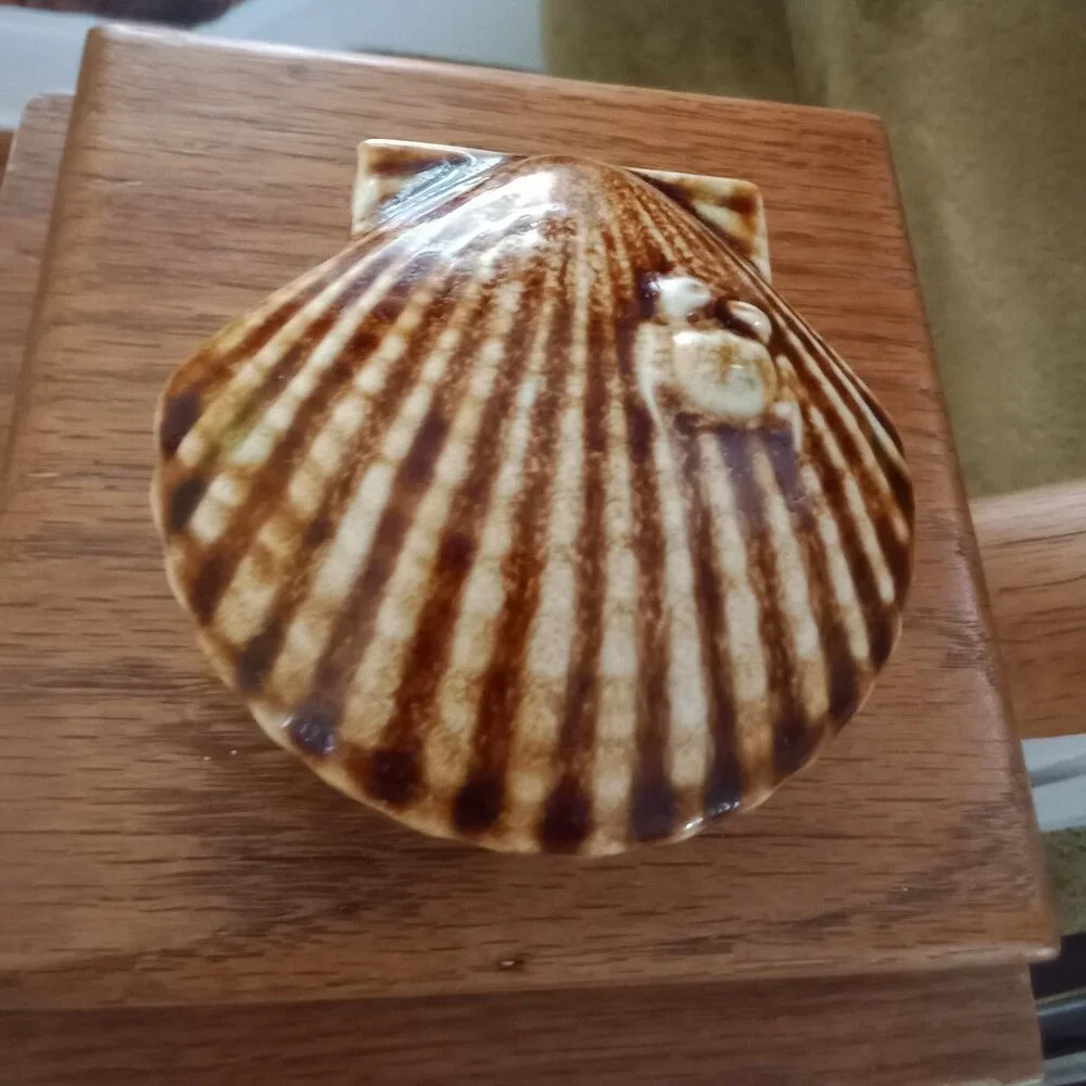 Shell-shaped Trinket Box - Picture 2 of 8